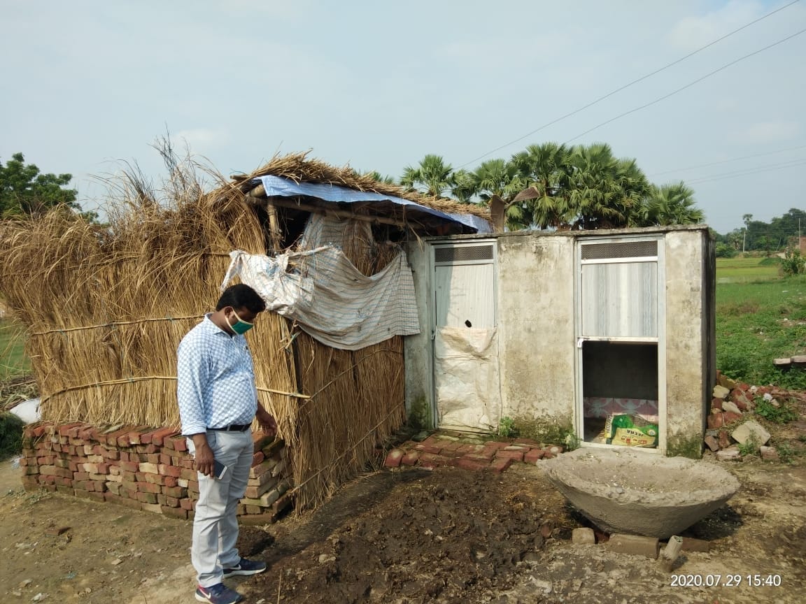 Tehsildar reprimanded for damaged toilet and getting dirt