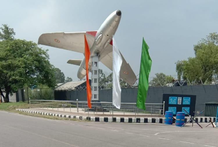 Rafale Jet Fighter in India: Indian Air Force Fighter Jet Rafale Landing on Ambala Air Force Station