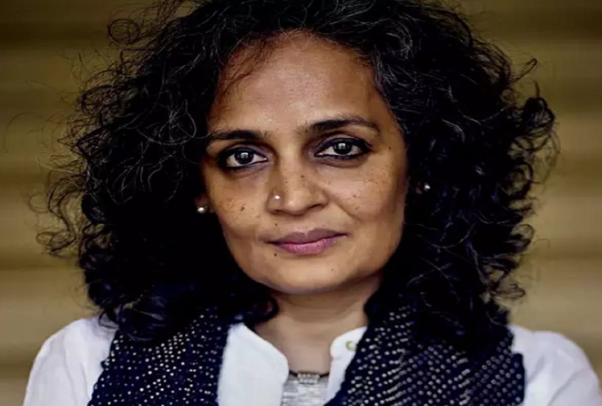 Arundhati Roy angry over DU professor's arrest, said- Government is putting activists, scholars in jail
