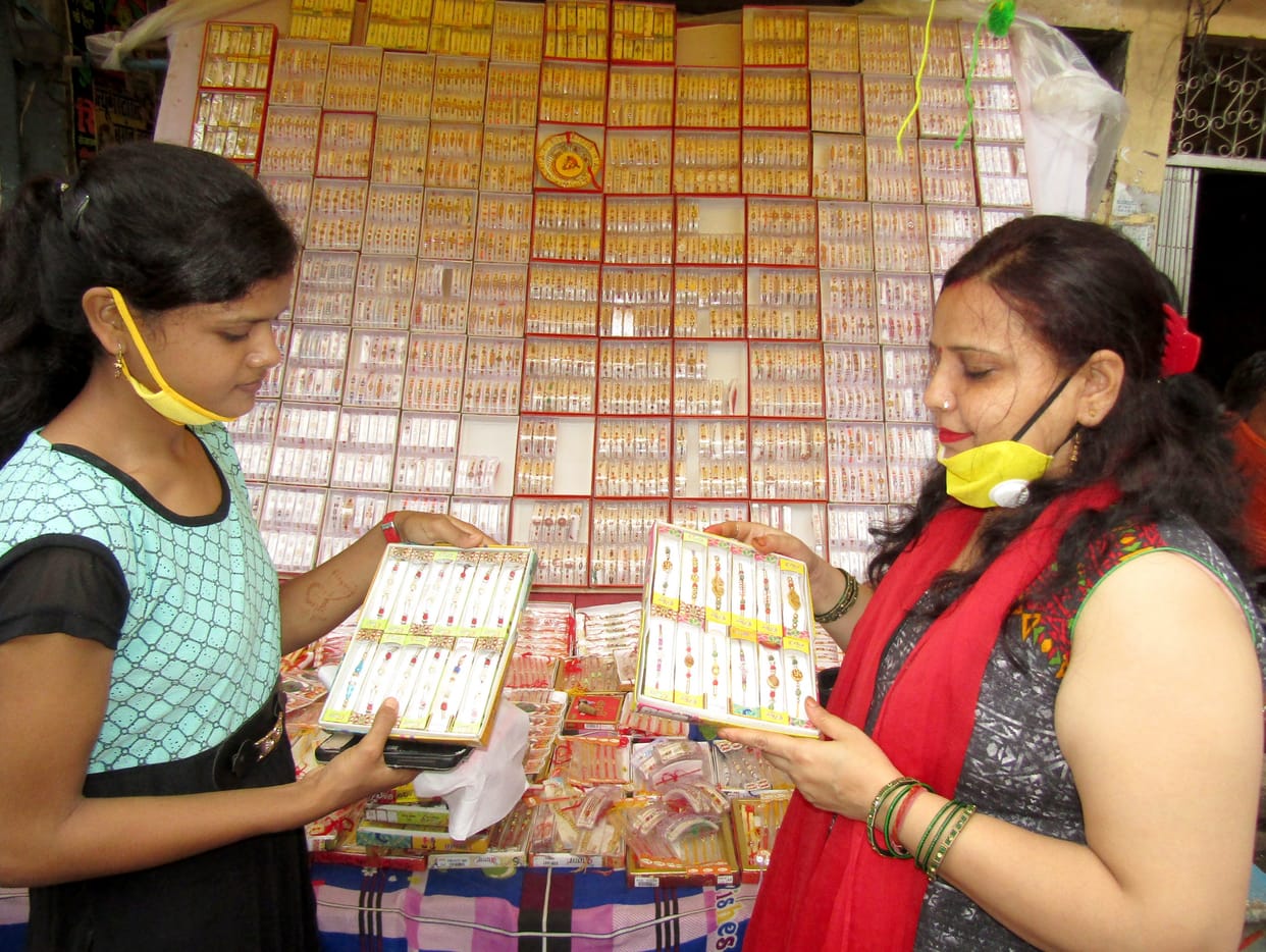 Crowds thronged the markets to buy Rakshabandhan