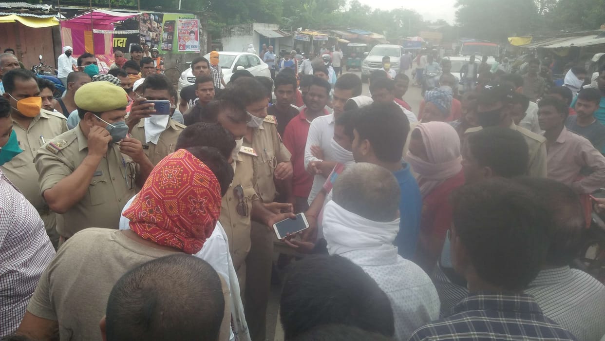 The effigy of the Electricity Department burnt for not changing the transformer