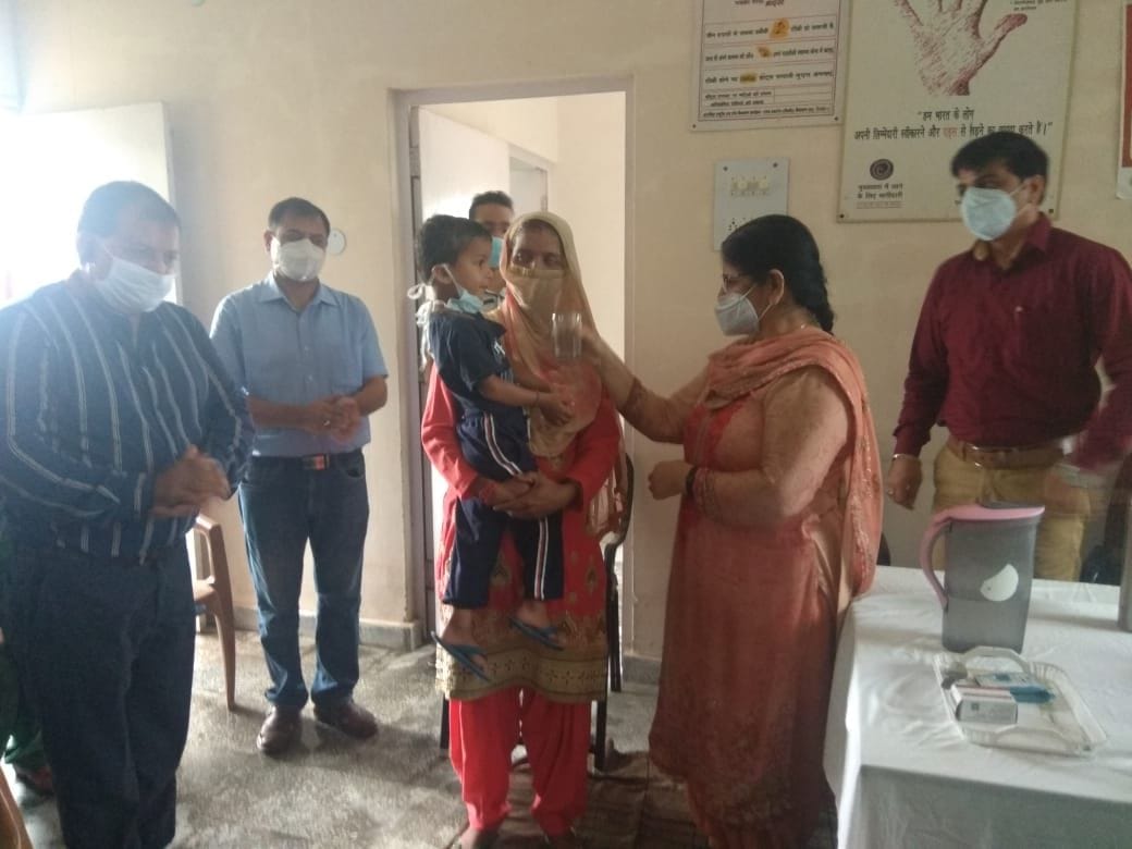 ors packate distribute to children