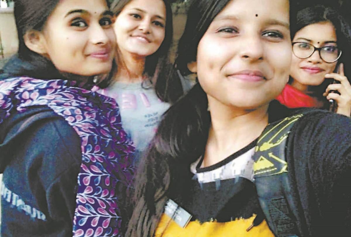 planning of college going girls on friendship day