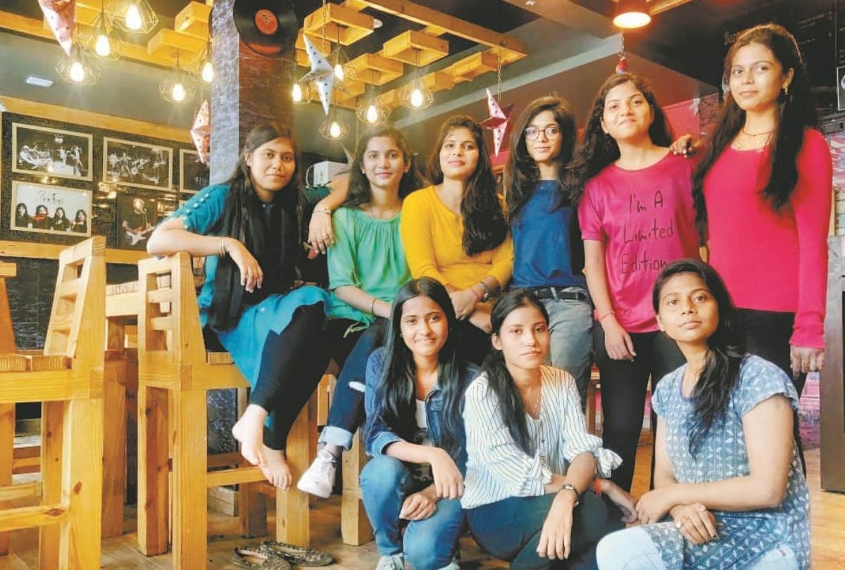 planning of college going girls on friendship day