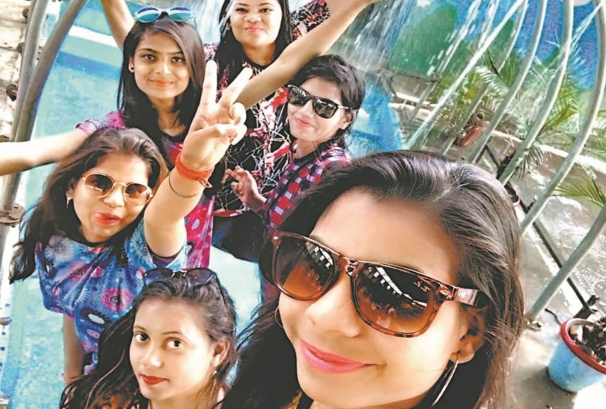 planning of college going girls on friendship day