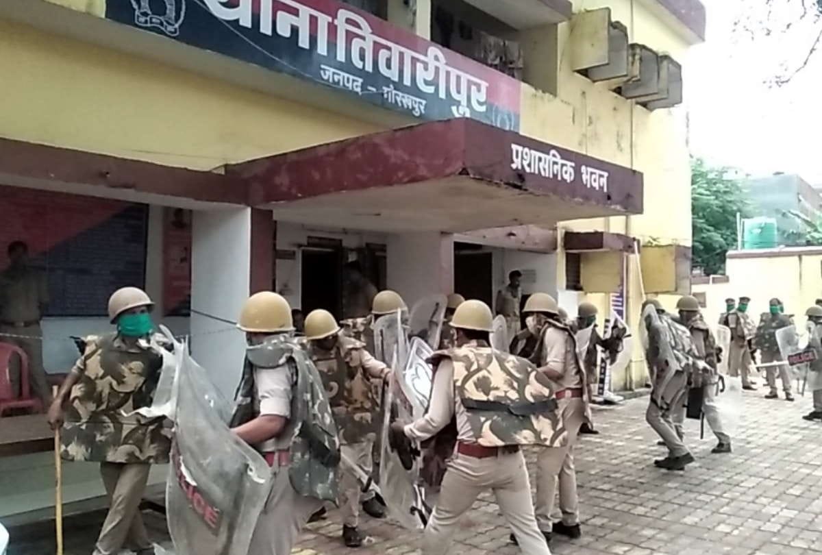 Police Mock drill for Bakrid and Sawan last somwar in tiwaripur Police station gorakhpur