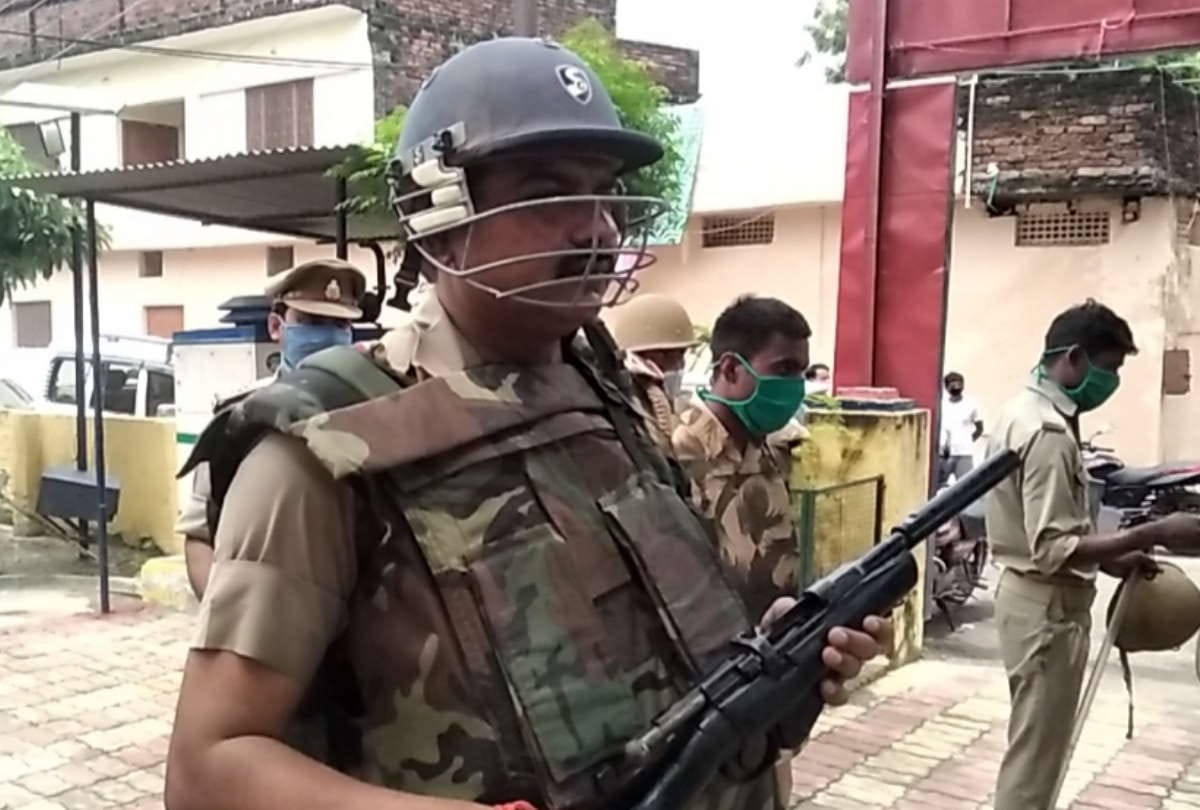 Police Mock drill for Bakrid and Sawan last somwar in tiwaripur Police station gorakhpur