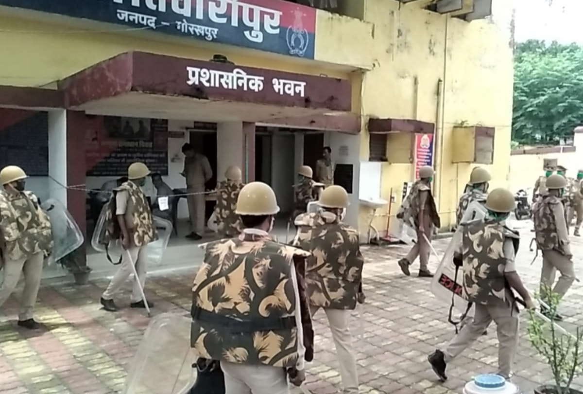 Police Mock drill for Bakrid and Sawan last somwar in tiwaripur Police station gorakhpur