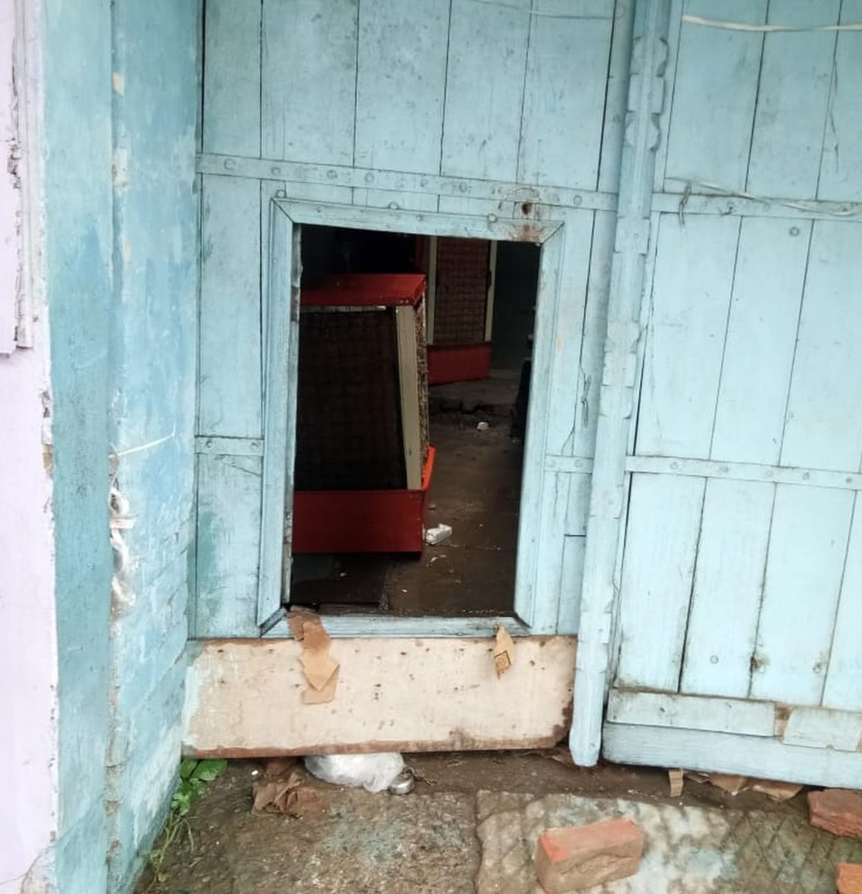 Electronic goods stolen from warehouse