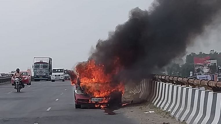 Car burnt to death on Murthal flyover
