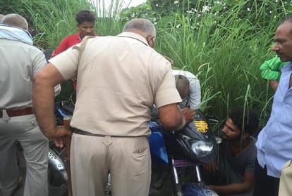 Bike rider miscreants injured one lakh 30 thousand in Pratapgarh