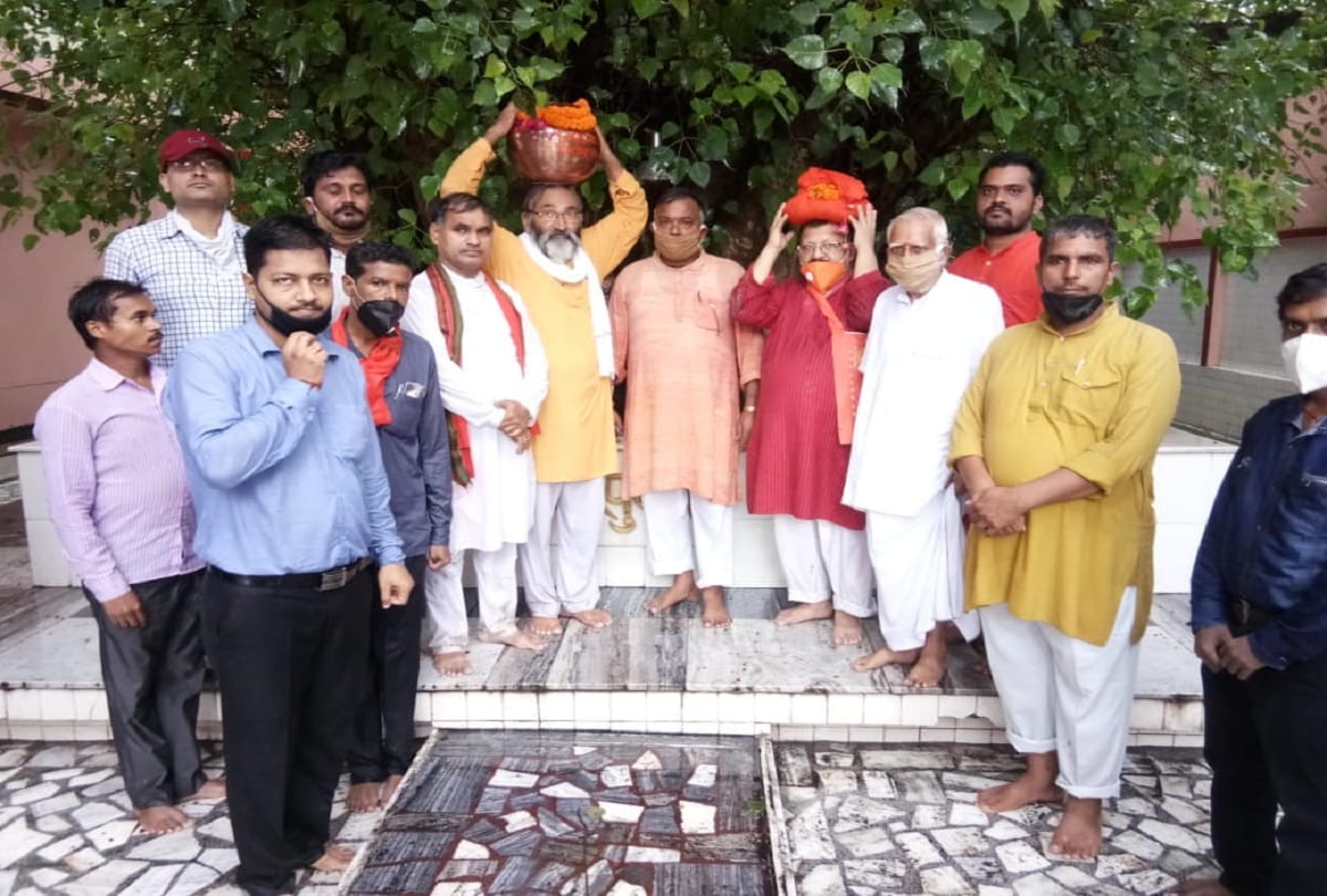 Ayodhya Ram Mandir : Before taking Ayodhya, the urn filled with confluence water was taken to Kesar Bhavan, the residence of Ashok Singhal.