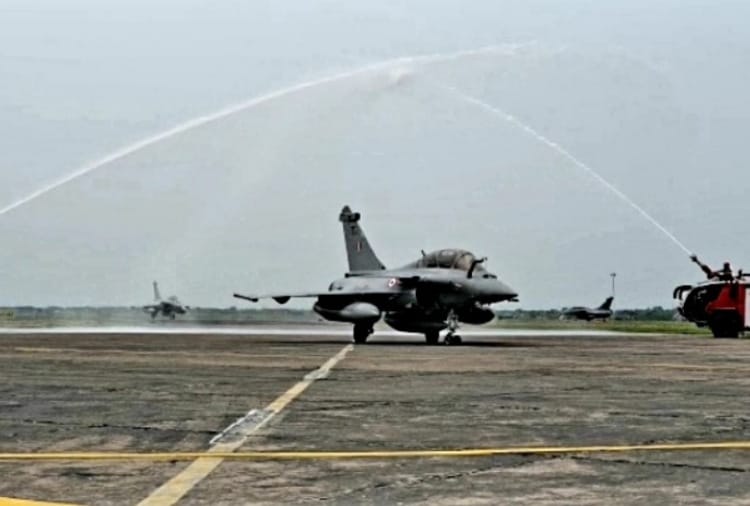 Rafale in India Latest News: Rafale fighter jets welcomed with water salute at Ambala air base
