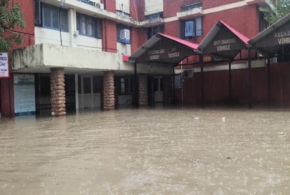 weather update: Due to heavy rain fish in DSP office and chairs floated in SP office-furniture in himachal