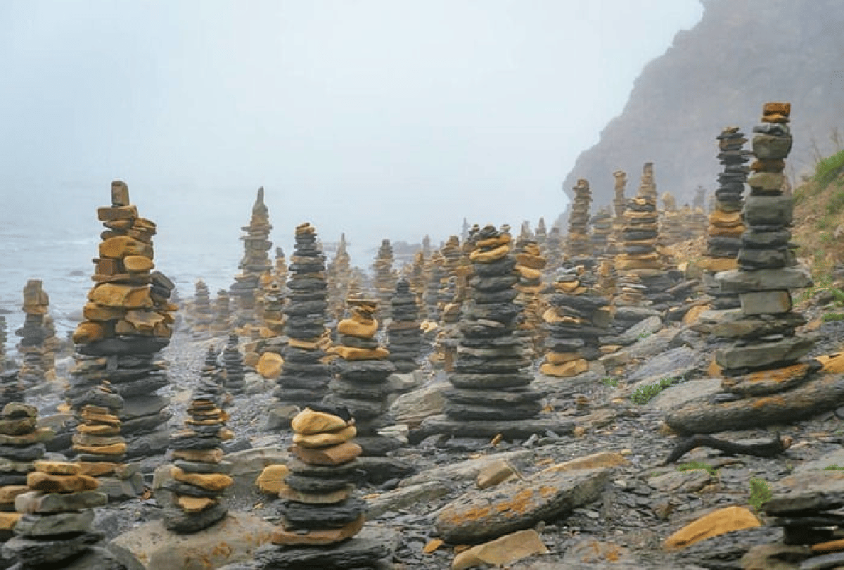 Russian Stonehenge beach is covered with hundreds of man made stone towers