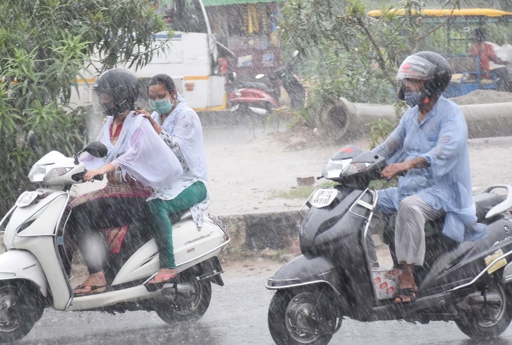 Weather in Lucknow and other districts in Uttar Pradesh.