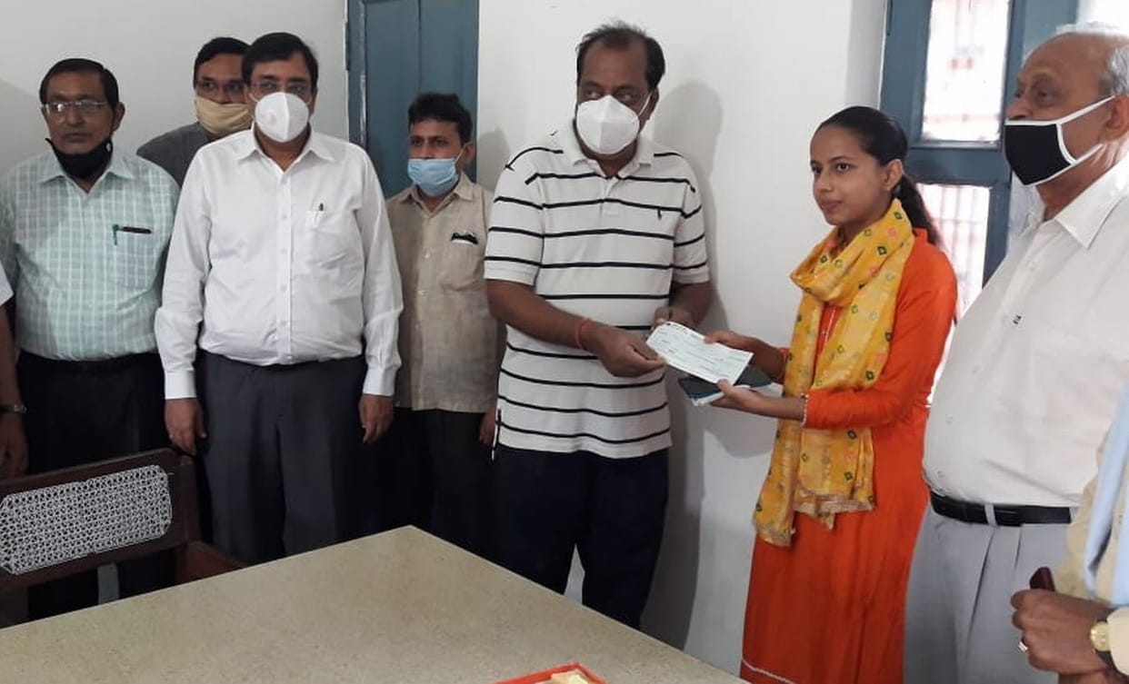 Pradesh Topper Beauty Vatsal wants to become a neuro surgeon