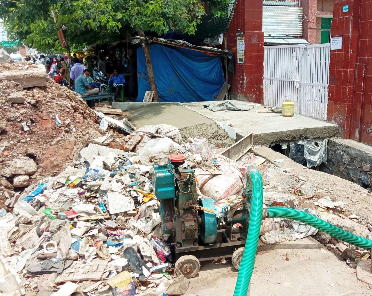 The possibility of ending the problem of waterlogging of the district hospital in mahoba