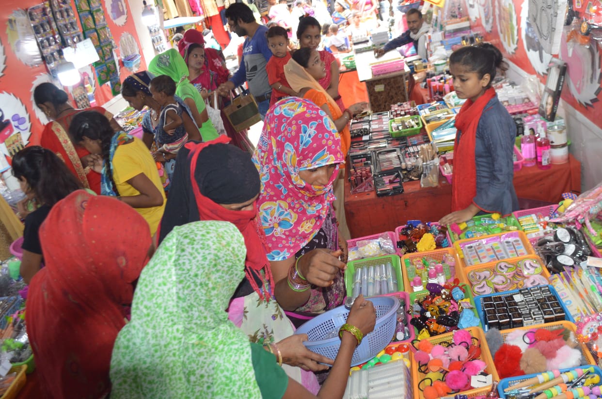 Hathras: Crowd in markets over two days of lockdown on festival