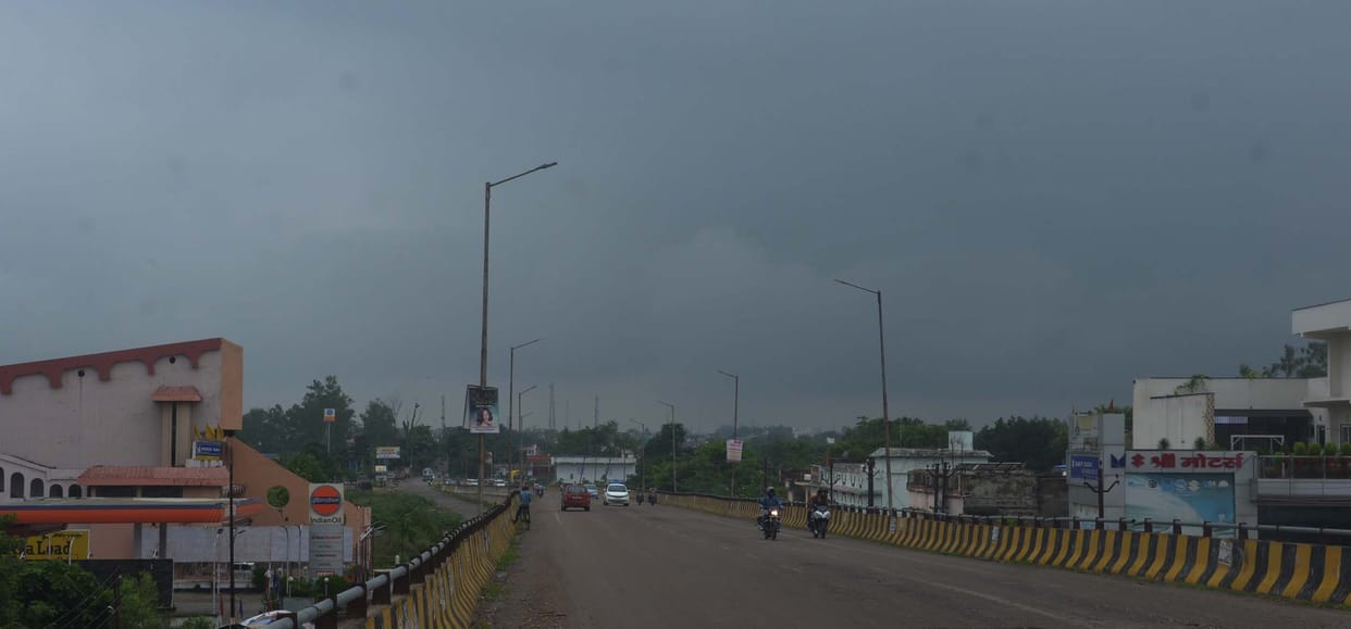 Bright rain in the morning, cloudy after noon