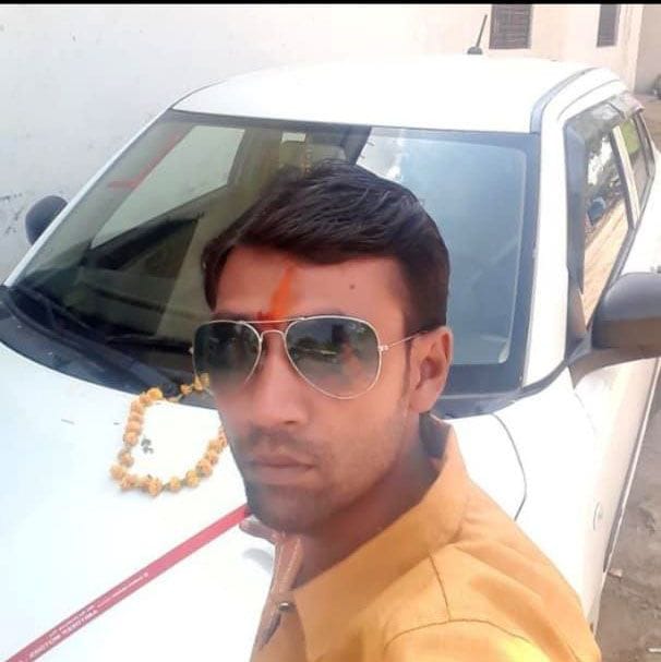 buking karaane vaale chaalak ko nasheela padaarth khila kaar le gae