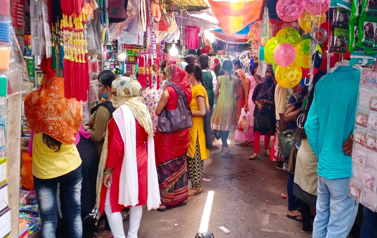 Crowds gathered in markets before Bakrid and Rakshabandhan