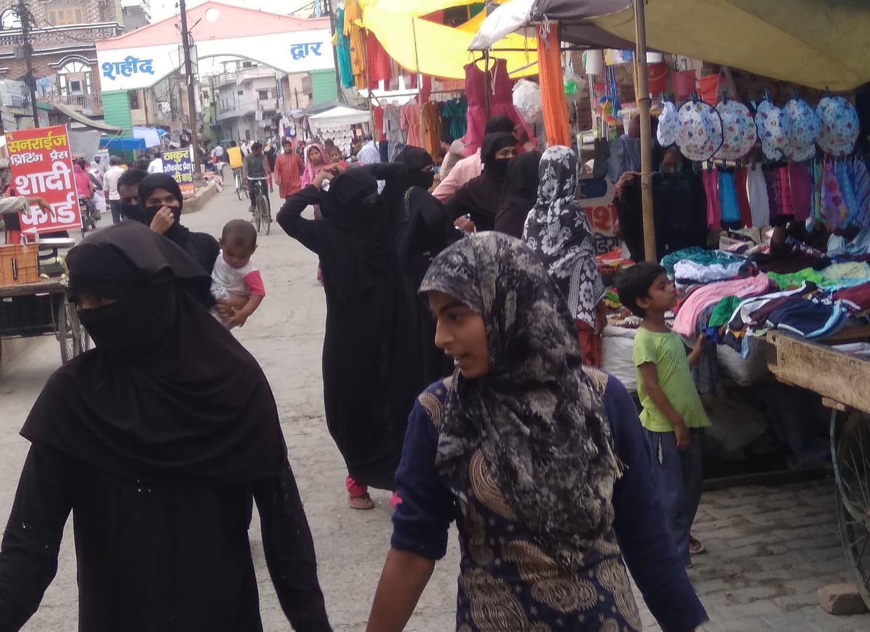 the peolpes reached for shopping the occaison of eid and rakshabandhan,