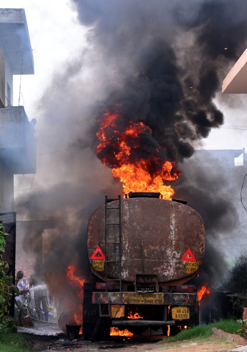 Heavy fire in oil tanker in Sahavali