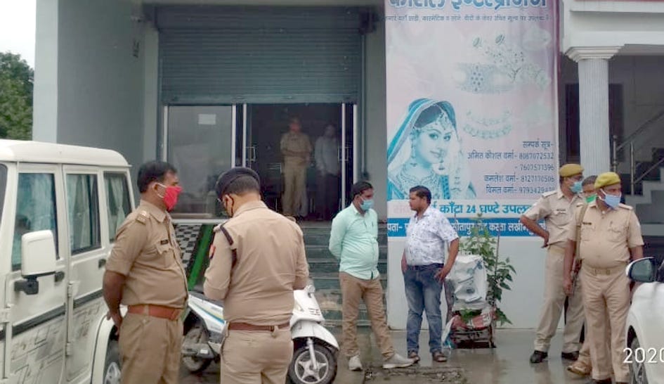 Cash and jewelery stolen from Saraf's shop in Kasta
