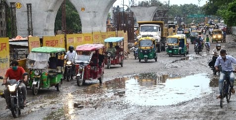 Chaupula Flyover: A half-finished service road washed away in the water .. Accidents started again