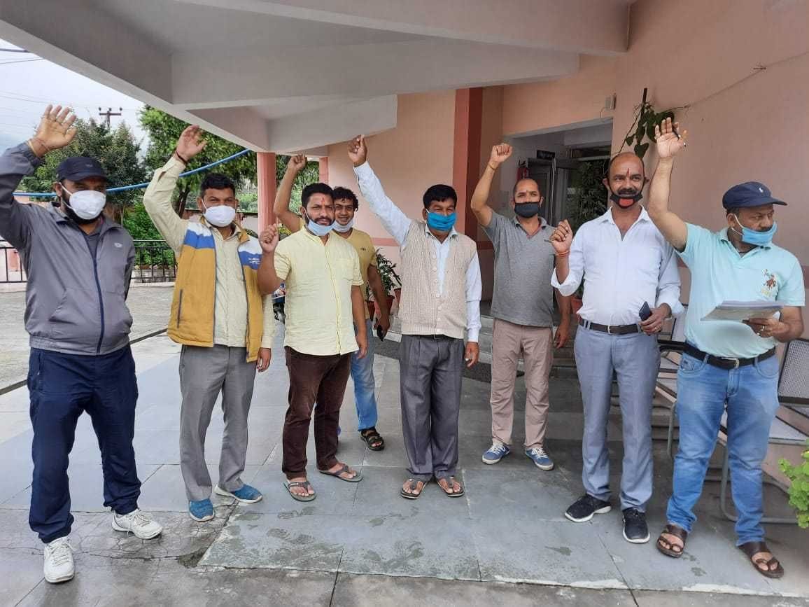 Traders protested against two-day lockdown