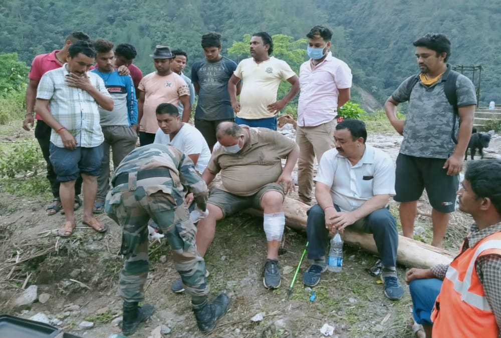 Uttarakhand weather: Mla Harish Dhami Falls into River debris Heavy Flow in Dharchula