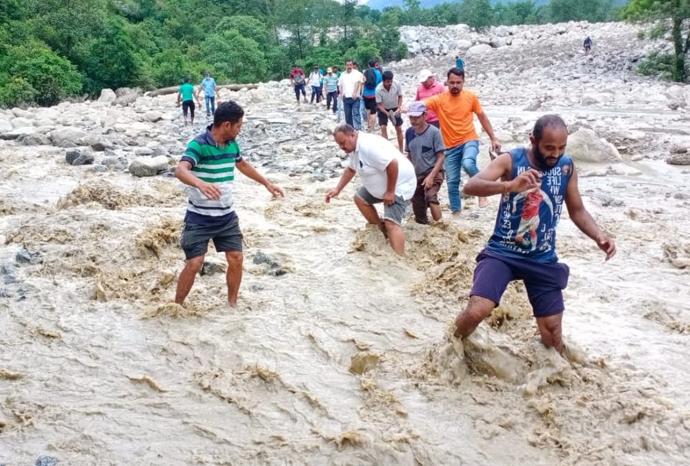 Uttarakhand weather: Mla Harish Dhami Falls into River debris Heavy Flow in Dharchula