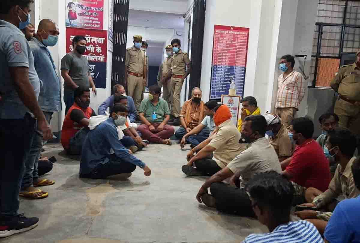 UP: BJP MLAs, who have been sitting at the gate of the police station all night