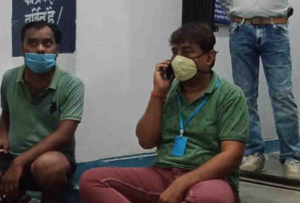 UP: BJP MLAs, who have been sitting at the gate of the police station all night
