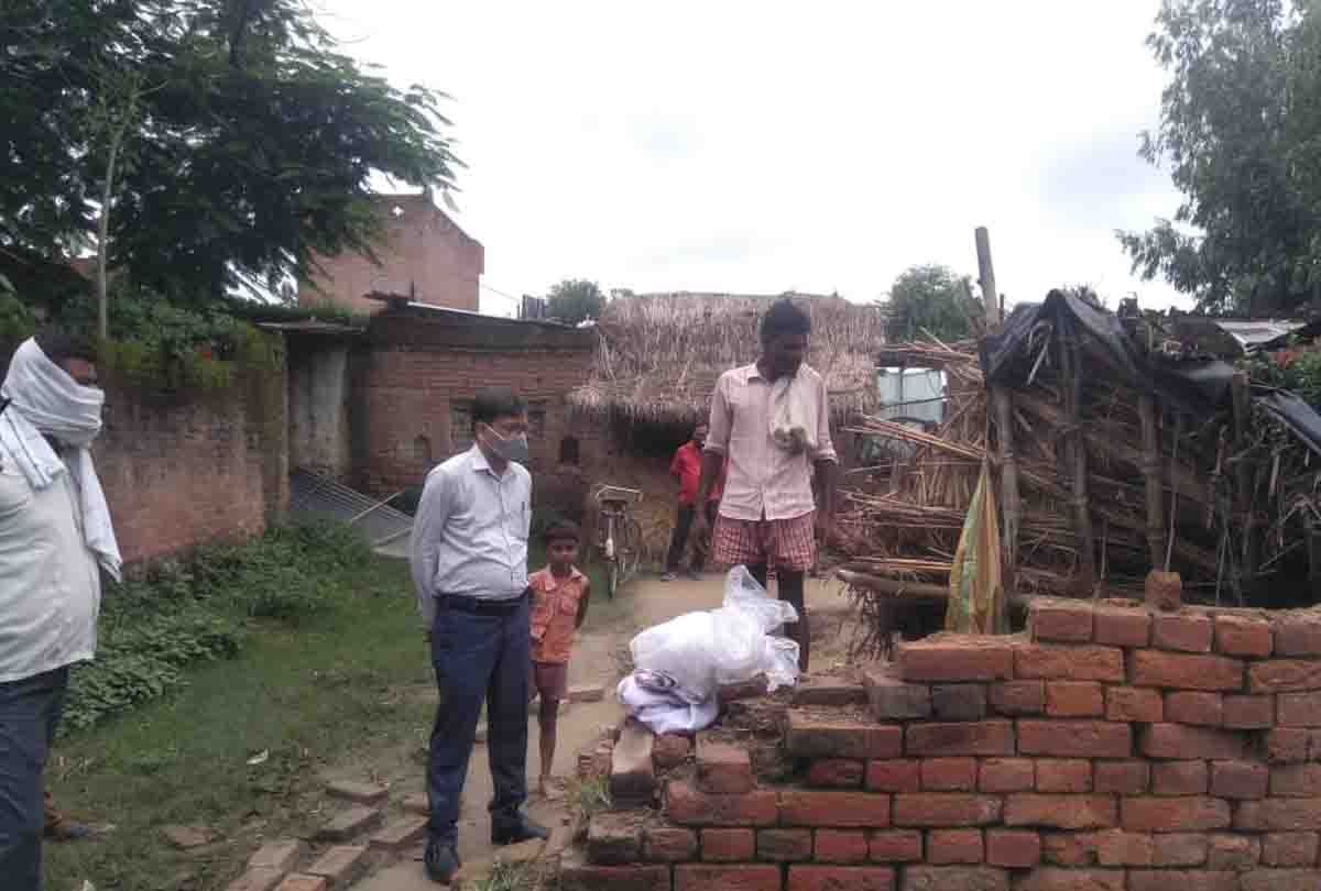 couple died buried under debris in Hardoi