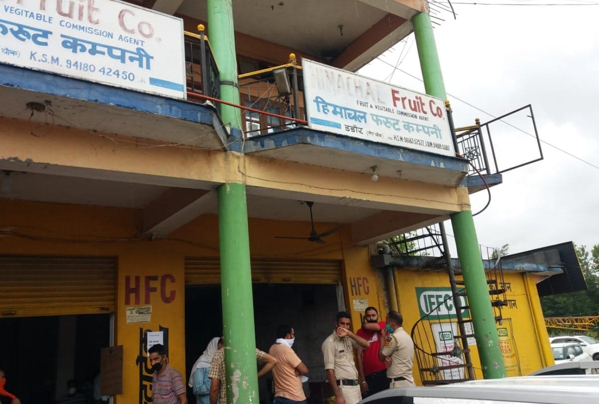 Himachal News : Five lakh theft in the office of Himachal Fruit Company in Mandi