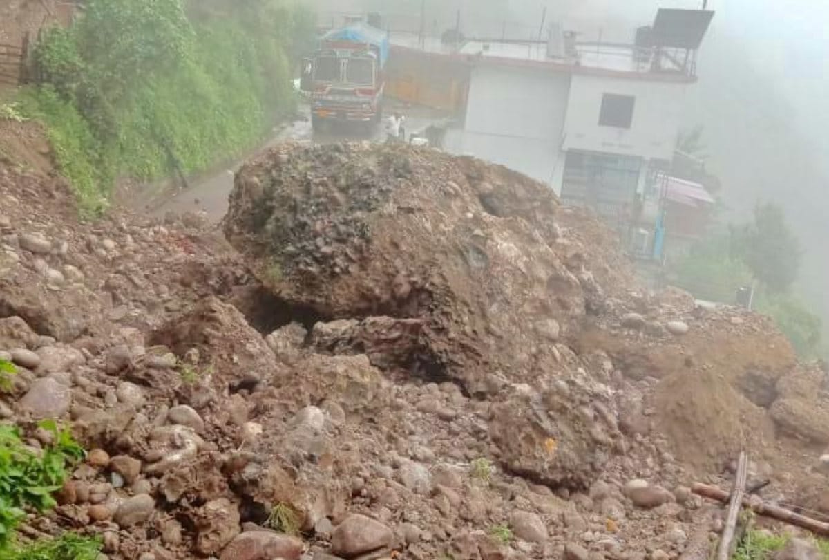 heavy rain in himachal pradesh 179 road blocked due to landslides