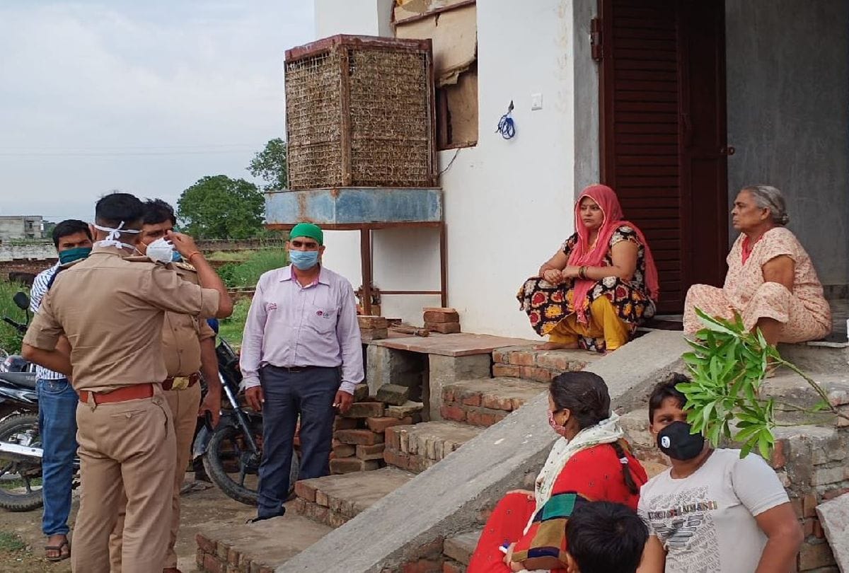 robbery and loot in agra