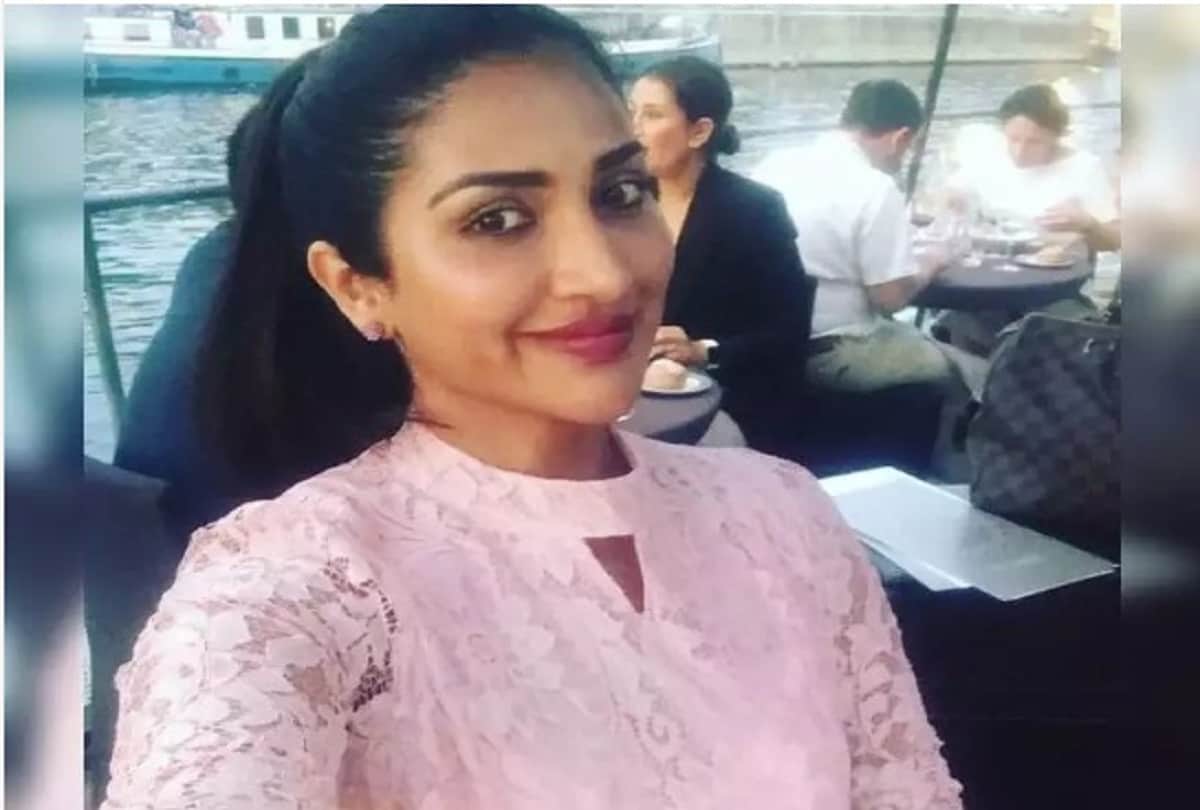 Kannada actress Rohini Singh and Arpita met with a major car accident and sustained severe injuries