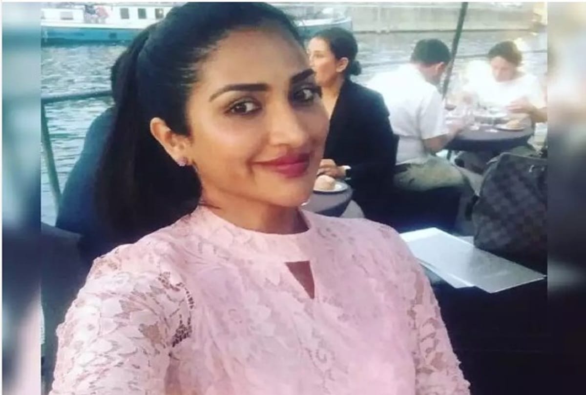 Kannada actress Rohini Singh and Arpita met with a major car accident and sustained severe injuries