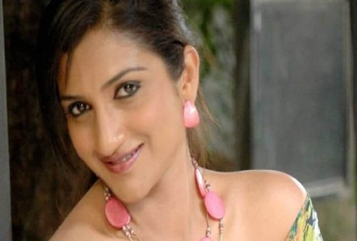 Kannada actress Rohini Singh and Arpita met with a major car accident and sustained severe injuries