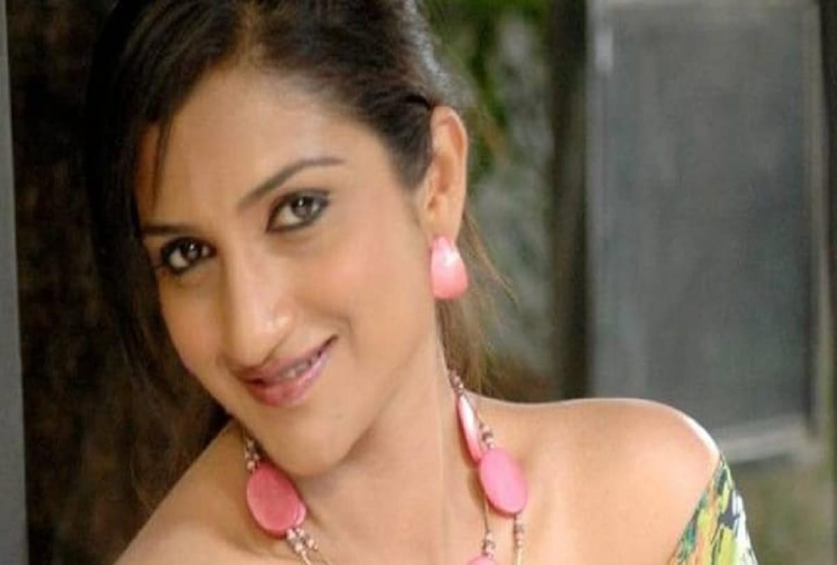 Kannada actress Rohini Singh and Arpita met with a major car accident and sustained severe injuries