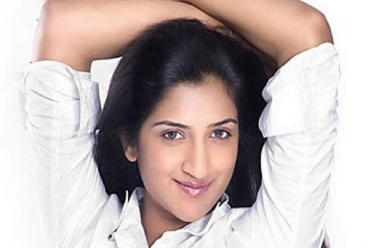 Kannada actress Rohini Singh and Arpita met with a major car accident and sustained severe injuries