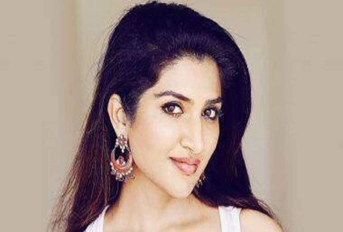 Kannada actress Rohini Singh and Arpita met with a major car accident and sustained severe injuries