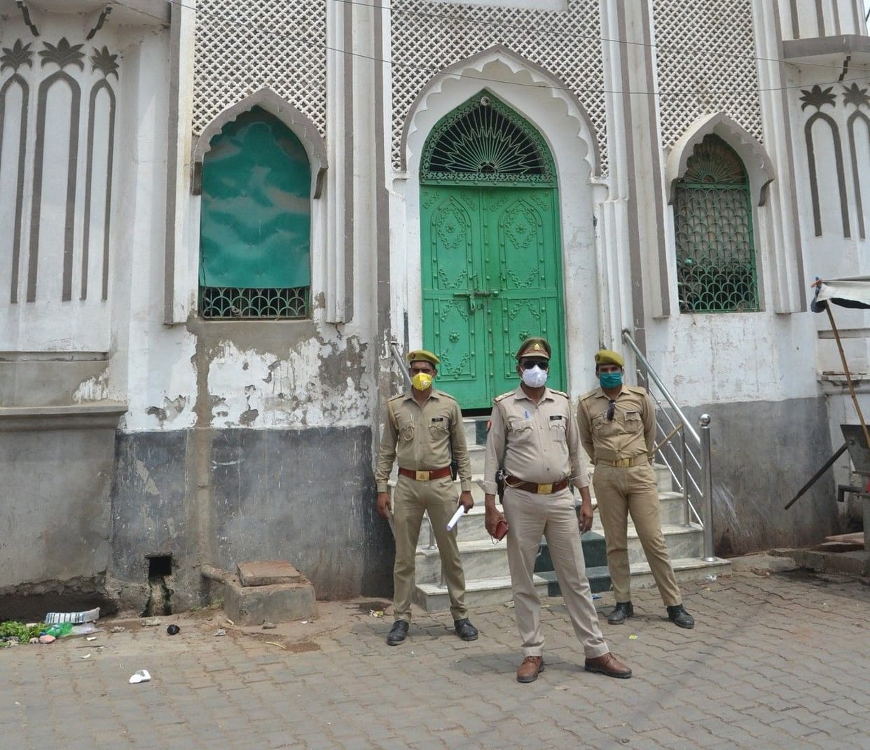 Hathras: Bakrid, Rakshabandhan festival crowds gathered in the market for shopping
