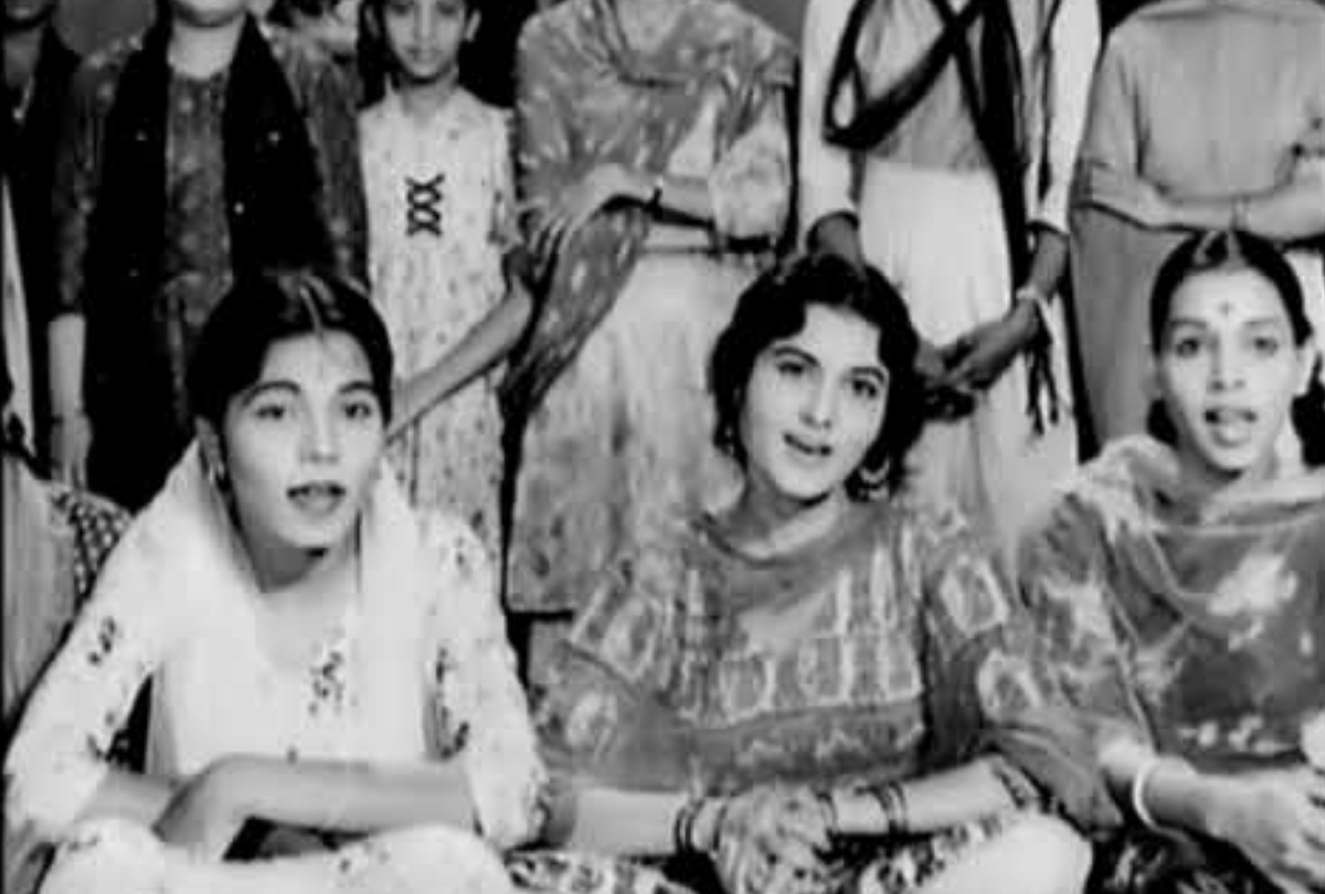 Raksha Bandhan Rakhi 2020 Song in Hindi: Mere Bhaiyaa Mere Chanda to Behana ne Bhai Ke Kalai se raksha bandhan song