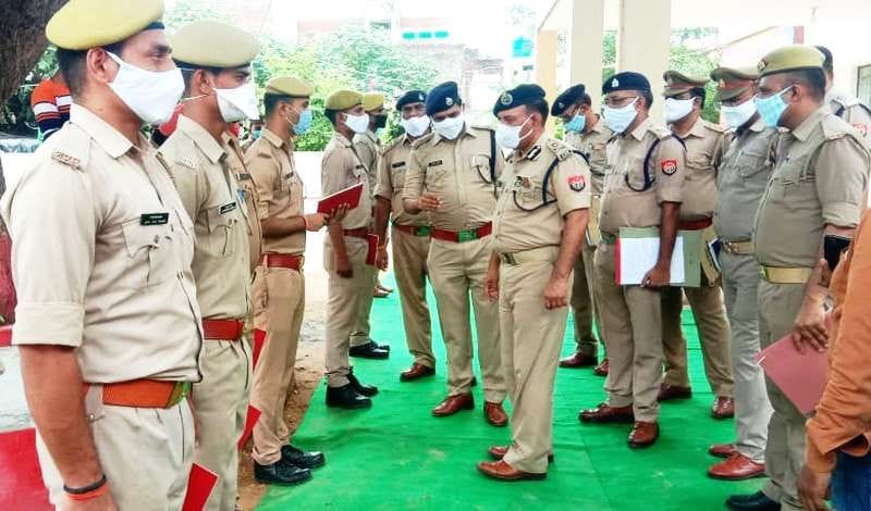 ADG Prayagraj zone inspects Kabrai police station in mahoba