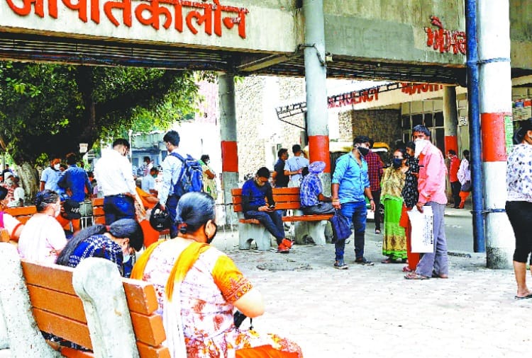 Chandigarh News in Hindi: Social distancing is not follow in GMSH-16