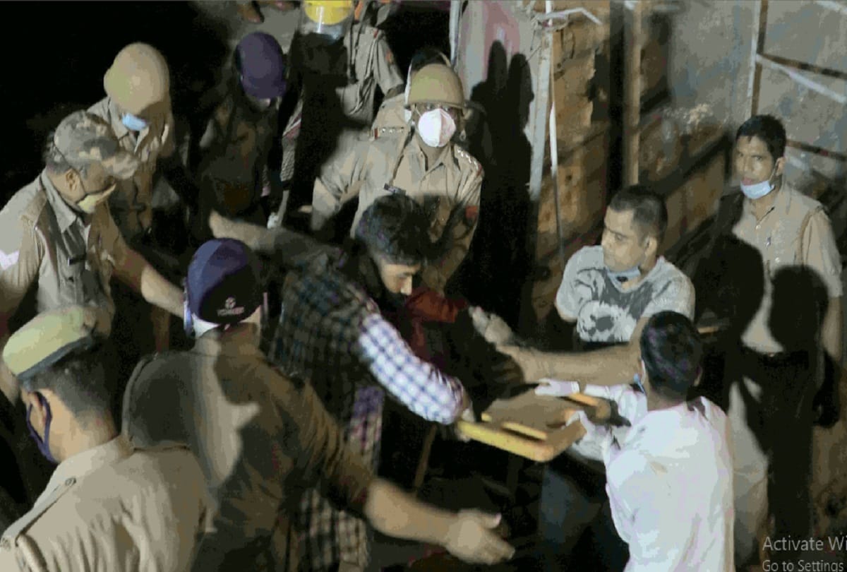reason behind Building Collapses in noida sector 11